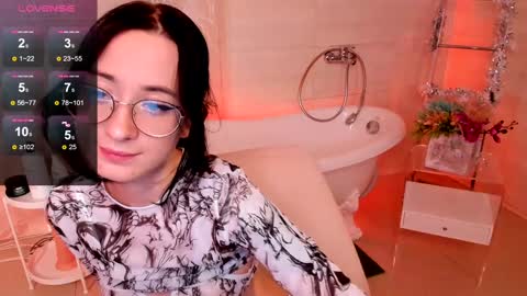 Lola online show from December 20, 2024, 1:11 pm