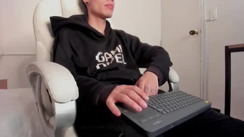 Snapshot of dark_sun333 chatting on September 14, 2025, 8:52 pm dark_sun333 online show from September 14, 2025, 8:52 pm