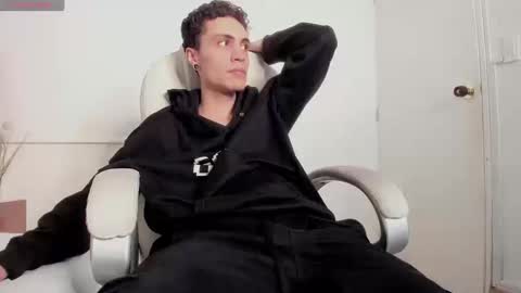 Snapshot of dark_sun333 chatting on September 23, 2025, 12:02 am dark_sun333 online show from September 23, 2025, 12:02 am