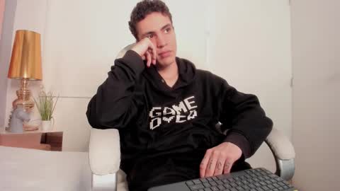 Snapshot of dark_sun333 chatting on September 30, 2025, 9:42 pm dark_sun333 online show from September 30, 2025, 9:42 pm