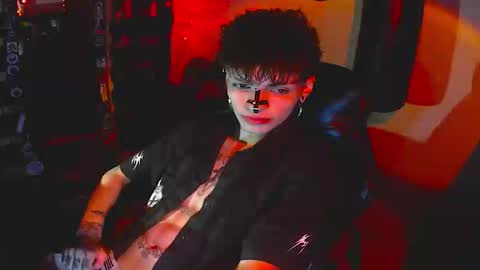   online show from October 27, 2025, 7:51 pm