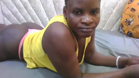 Snapshot of darknipples2 chatting on October 18, 2025, 8:15 am SHANICE online show from October 18, 2025, 8:15 am