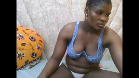 Snapshot of darknipples2 chatting on December 14, 2025, 10:09 am SHANICE online show from December 14, 2025, 10:09 am