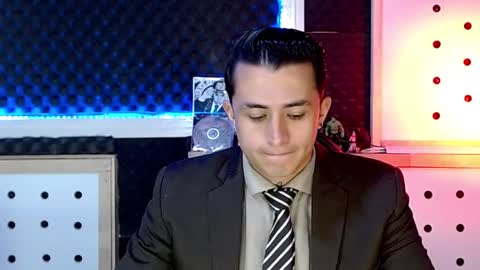 Snapshot of darko0717 chatting on December 19, 2024, 2:13 pm DARKO0717 online show from December 19, 2024, 2:13 pm