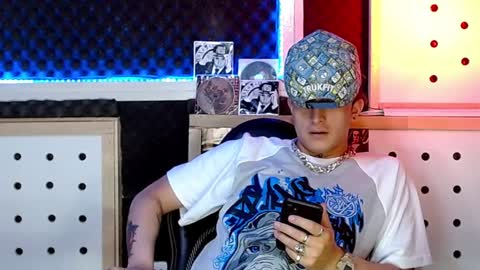 Snapshot of darko0717 chatting on December 27, 2024, 1:11 am DARKO0717 online show from December 27, 2024, 1:11 am