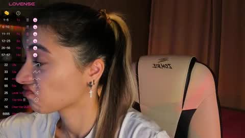 Belle online show from September 16, 2025, 4:02 am