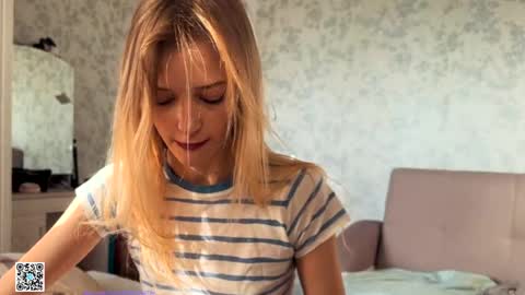 Snapshot of darlingdarinka chatting on November 22, 2025, 9:52 am D online show from November 22, 2025, 9:52 am