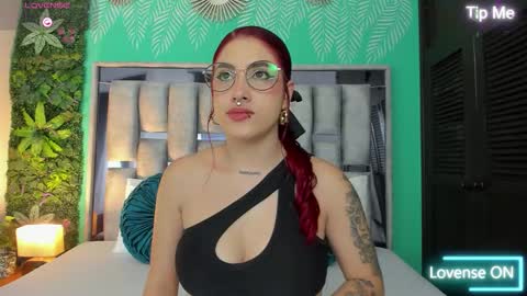 Darlyhooper online show from October 12, 2025, 12:15 pm