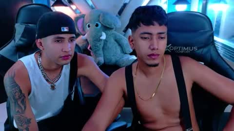 darwinandbrayan online show from November 11, 2025, 3:39 am