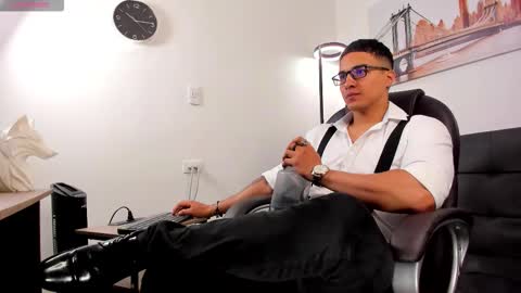 Snapshot of dash_bukoski chatting on November 6, 2025, 11:44 am Dash online show from November 6, 2025, 11:44 am