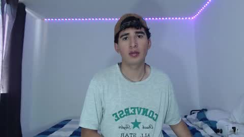 Snapshot of dave_hot1 chatting on December 17, 2025, 6:25 pm David online show from December 17, 2025, 6:25 pm