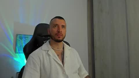 Snapshot of dave_max93 chatting on October 31, 2025, 1:06 am DAVE MAX online show from October 31, 2025, 1:06 am