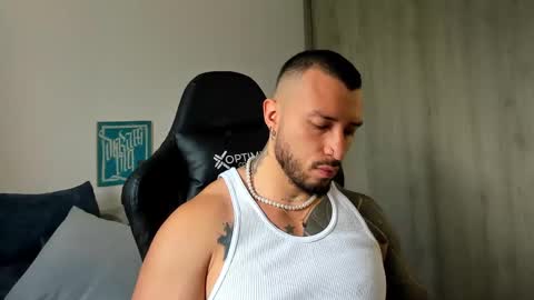 Snapshot of dave_max93 chatting on November 9, 2025, 3:10 pm DAVE MAX online show from November 9, 2025, 3:10 pm