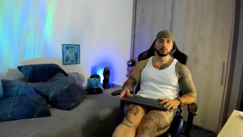 Snapshot of dave_max93 chatting on November 12, 2025, 3:45 pm DAVE MAX online show from November 12, 2025, 3:45 pm