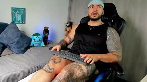 Snapshot of dave_max93 chatting on November 16, 2025, 2:44 pm DAVE MAX online show from November 16, 2025, 2:44 pm