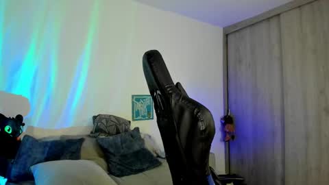 Snapshot of dave_max93 chatting on November 21, 2025, 10:03 am DAVE MAX online show from November 21, 2025, 10:03 am