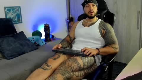 Snapshot of dave_max93 chatting on November 22, 2025, 3:00 pm DAVE MAX online show from November 22, 2025, 3:00 pm