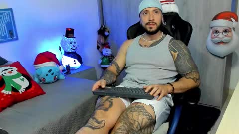 Snapshot of dave_max93 chatting on November 29, 2025, 2:47 am DAVE MAX online show from November 29, 2025, 2:47 am