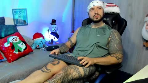 Snapshot of dave_max93 chatting on December 2, 2025, 2:28 am DAVE MAX online show from December 2, 2025, 2:28 am