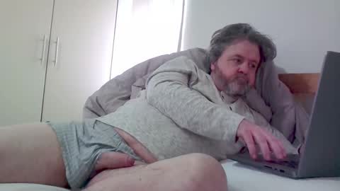 Snapshot of davenotts27179 chatting on February 26, 2025, 10:26 am Dave notts online show from February 26, 2025, 10:26 am