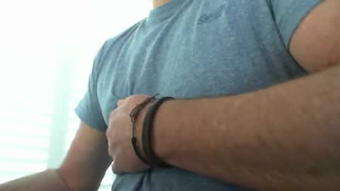 davesu12345 online show from October 9, 2025, 8:01 am