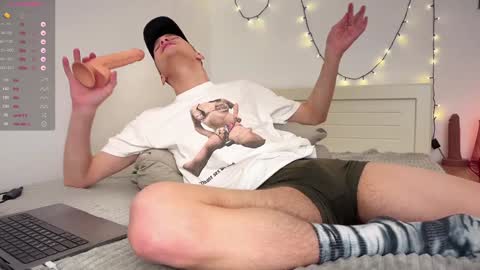 Snapshot of davey_ebash chatting on February 7, 2025, 6:24 pm Davey online show from February 7, 2025, 6:24 pm