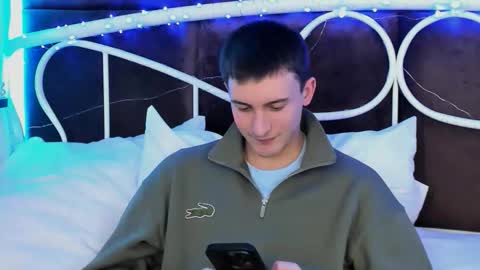 Snapshot of david__diamond chatting on December 2, 2025, 4:46 pm David online show from December 2, 2025, 4:46 pm