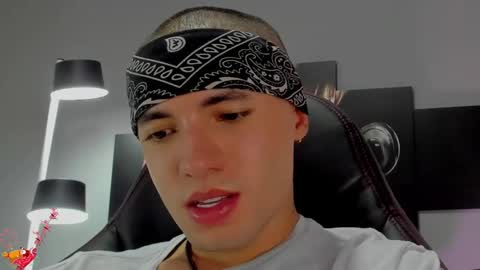 Snapshot of david_jons7 chatting on December 3, 2024, 2:03 am David Jons online show from December 3, 2024, 2:03 am