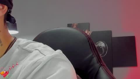 Snapshot of david_jons7 chatting on December 14, 2024, 11:56 pm David Jons online show from December 14, 2024, 11:56 pm