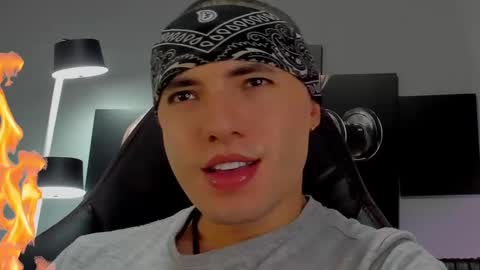 Snapshot of david_jons7 chatting on January 8, 2025, 11:52 pm David Jons online show from January 8, 2025, 11:52 pm