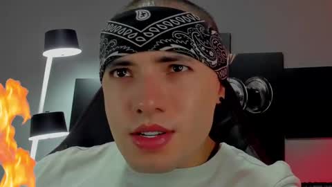 Snapshot of david_jons7 chatting on January 16, 2025, 12:45 am David Jons online show from January 16, 2025, 12:45 am