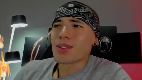 Snapshot of david_jons7 chatting on January 24, 2025, 1:24 am David Jons online show from January 24, 2025, 1:24 am