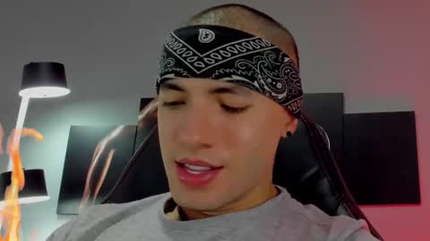 Snapshot of david_jons7 chatting on February 9, 2025, 7:19 pm David Jons online show from February 9, 2025, 7:19 pm