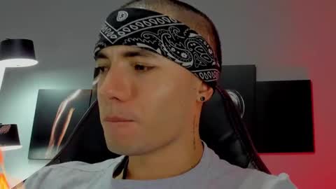 Snapshot of david_jons7 chatting on February 13, 2025, 4:22 am David Jons online show from February 13, 2025, 4:22 am