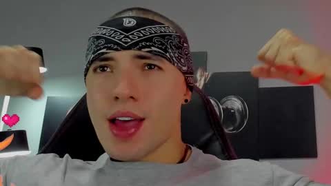 Snapshot of david_jons7 chatting on February 14, 2025, 4:09 pm David Jons online show from February 14, 2025, 4:09 pm