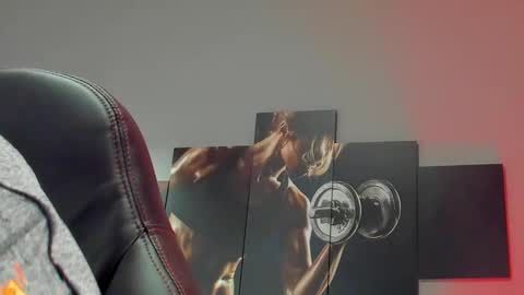 Snapshot of david_jons7 chatting on February 26, 2025, 12:16 am David Jons online show from February 26, 2025, 12:16 am