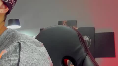 Snapshot of david_jons7 chatting on February 26, 2025, 3:21 am David Jons online show from February 26, 2025, 3:21 am