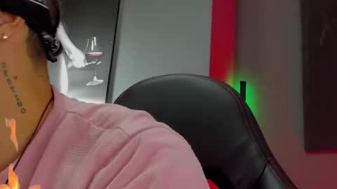 Snapshot of david_jons7 chatting on September 13, 2025, 2:22 am David Jons online show from September 13, 2025, 2:22 am