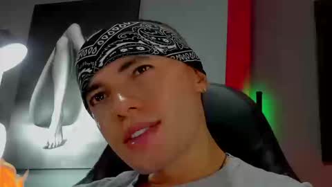 Snapshot of david_jons7 chatting on September 23, 2025, 1:08 am David Jons online show from September 23, 2025, 1:08 am