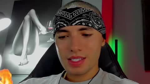 Snapshot of david_jons7 chatting on September 24, 2025, 12:58 am David Jons online show from September 24, 2025, 12:58 am