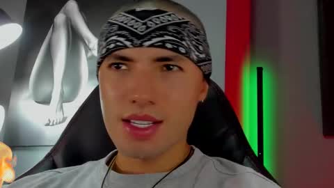 Snapshot of david_jons7 chatting on September 29, 2025, 11:42 pm David Jons online show from September 29, 2025, 11:42 pm