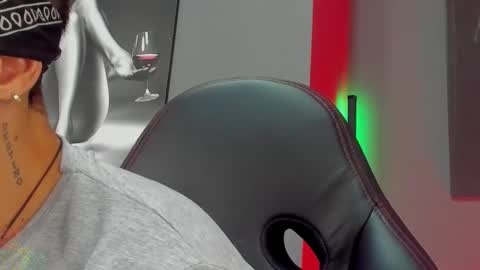 Snapshot of david_jons7 chatting on November 4, 2025, 11:04 pm David Jons online show from November 4, 2025, 11:04 pm