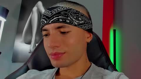 Snapshot of david_jons7 chatting on November 8, 2025, 4:45 am David Jons online show from November 8, 2025, 4:45 am