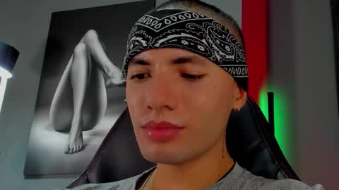 Snapshot of david_jons7 chatting on November 13, 2025, 1:59 am David Jons online show from November 13, 2025, 1:59 am