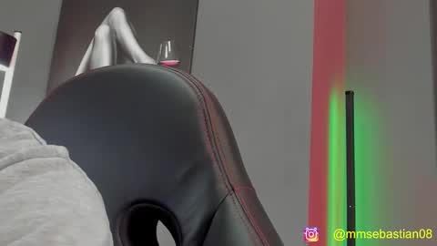 Snapshot of david_jons7 chatting on November 22, 2025, 1:54 pm David Jons online show from November 22, 2025, 1:54 pm