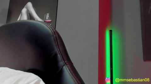 Snapshot of david_jons7 chatting on December 3, 2025, 2:52 am David Jons online show from December 3, 2025, 2:52 am