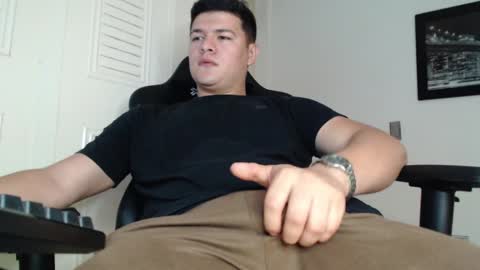 Snapshot of david_smit_ chatting on December 11, 2024, 6:04 am david smit online show from December 11, 2024, 6:04 am