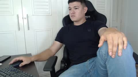 Snapshot of david_smit_ chatting on January 14, 2025, 7:00 pm david smit online show from January 14, 2025, 7:00 pm