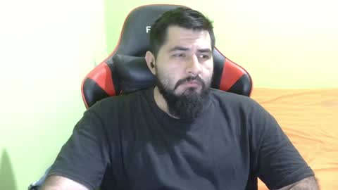 Snapshot of daviddelz chatting on February 3, 2025, 4:14 am David online show from February 3, 2025, 4:14 am