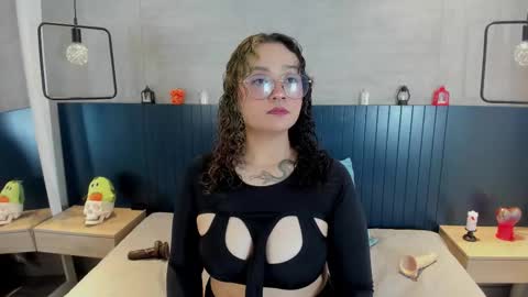 Snapshot of davis_emma chatting on October 19, 2025, 4:13 am Emma online show from October 19, 2025, 4:13 am